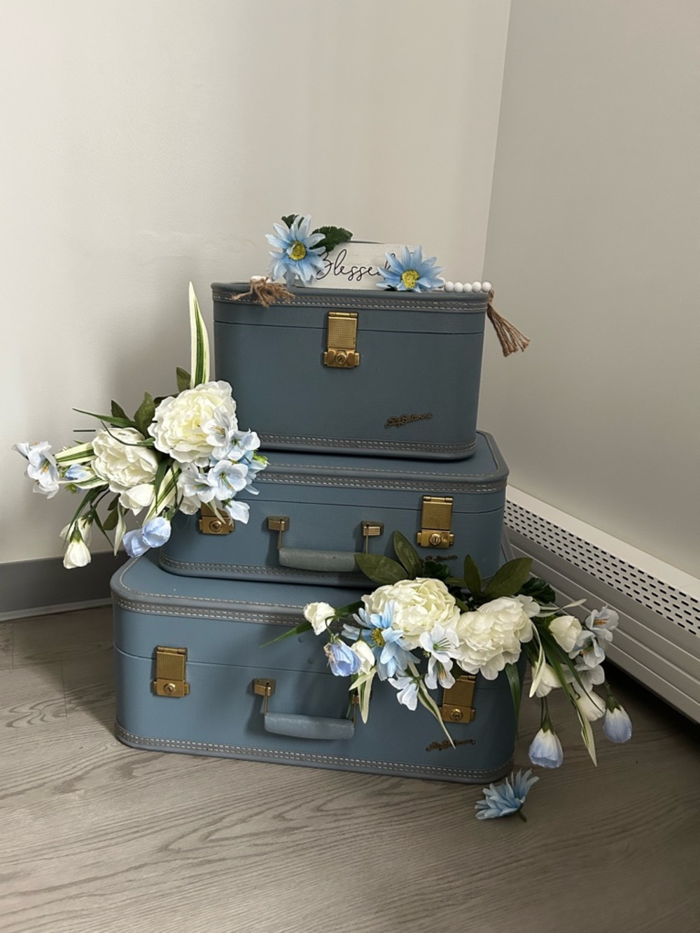 Vintage Lady Baltimore Stackable Suitcase Trio with gold hardware! 🧳